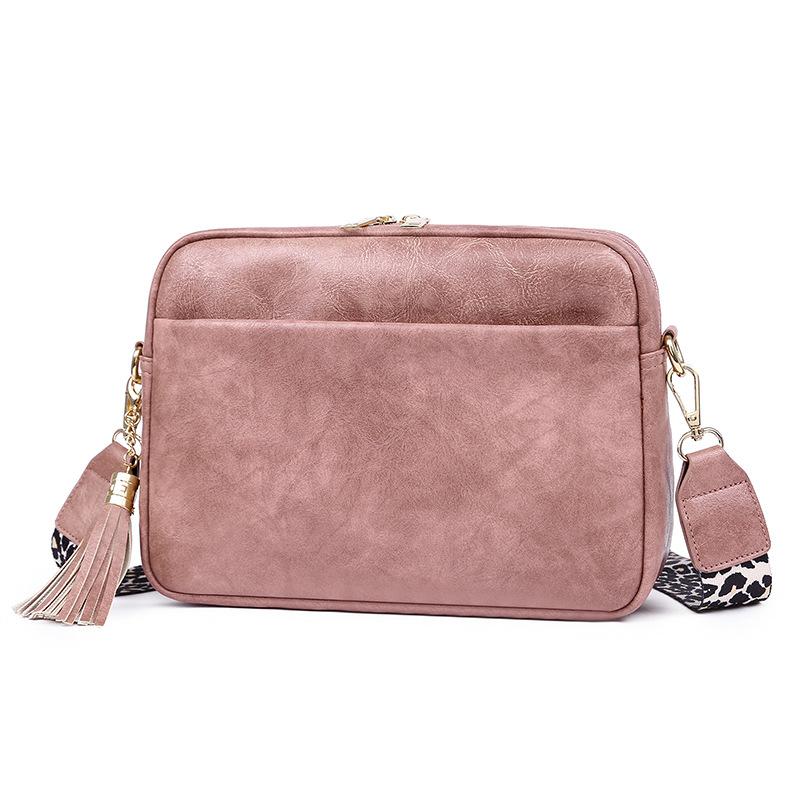 Candy color shoulder bag bag women s bag new shoulder messenger bag, retro style fringed bag трава зеленый
Candy color shoulder bag bag women s bag new shoulder messenger bag, retro style fringed bag трава зеленый