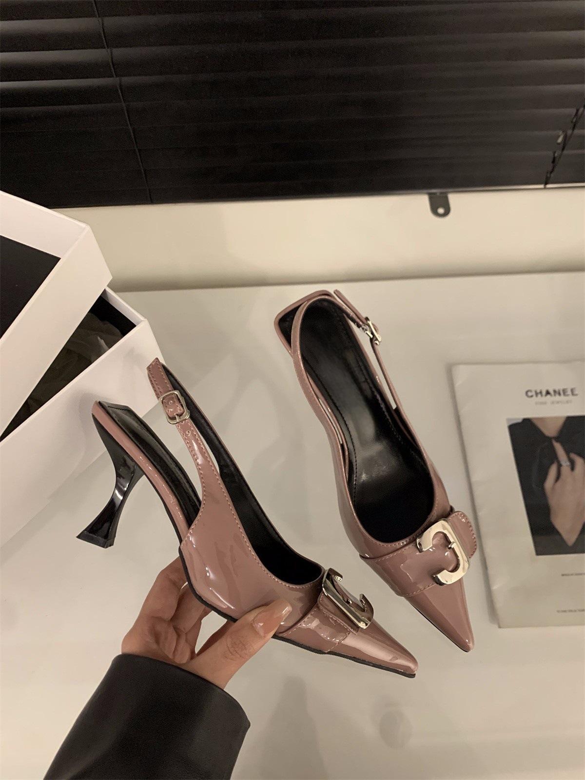 Черные туфли на высоком каблуке, темпераментные босоножки с сумкой на голове, туфли-феи, новинка весны и лета 2025 года, французские остроносые одинарные туфли 40 розовый
Черные туфли на высоком каблуке, темпераментные босоножки с сумкой на голове, туфли-феи, новинка весны и лета 2025 года, французские остроносые одинарные туфли 40 розовый