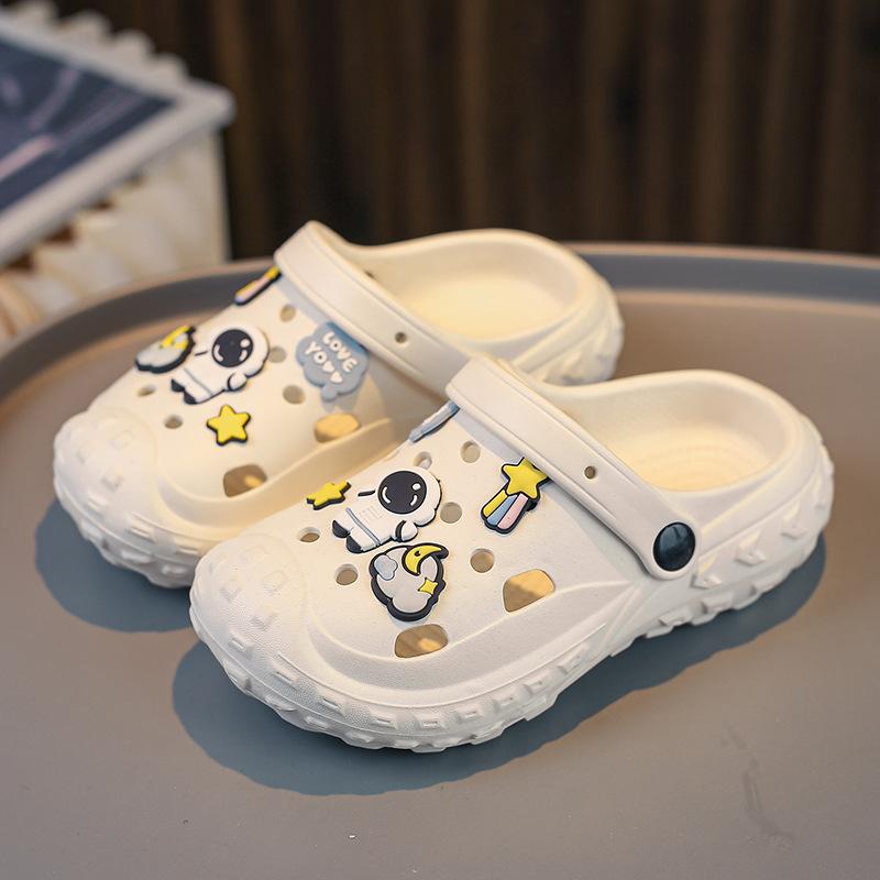 2024 parent-child hole shoes boys and girls summer new casual non-slip cartoon astronaut solid color hole shoes 26-27 (inner length 18CM)
2024 parent-child hole shoes boys and girls summer new casual non-slip cartoon astronaut solid color hole shoes 26-27 (inner length 18CM)
