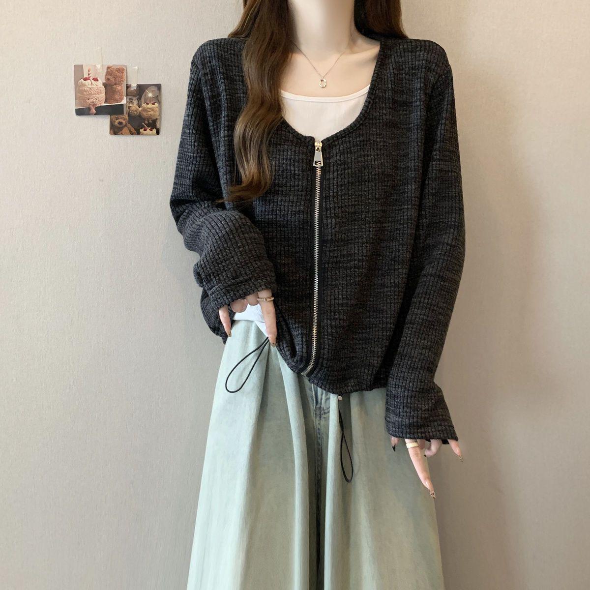 Plus Size Women s Early Autumn Textured Two-Piece Long Sleeve T-Shirt with Slimming Zipper Jacket Triple Extra Large темно-серого
Plus Size Women s Early Autumn Textured Two-Piece Long Sleeve T-Shirt with Slimming Zipper Jacket Triple Extra Large темно-серого