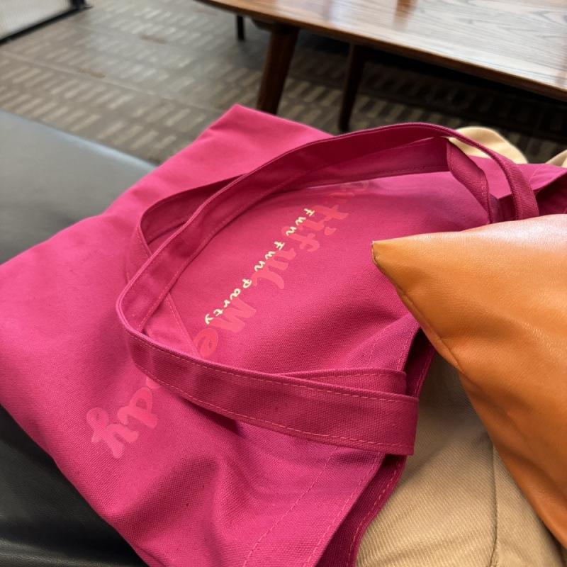 Versatile pink letter canvas bag simple shoulder shopping bag college student large capacity canvas bag carry-on bag
Versatile pink letter canvas bag simple shoulder shopping bag college student large capacity canvas bag carry-on bag