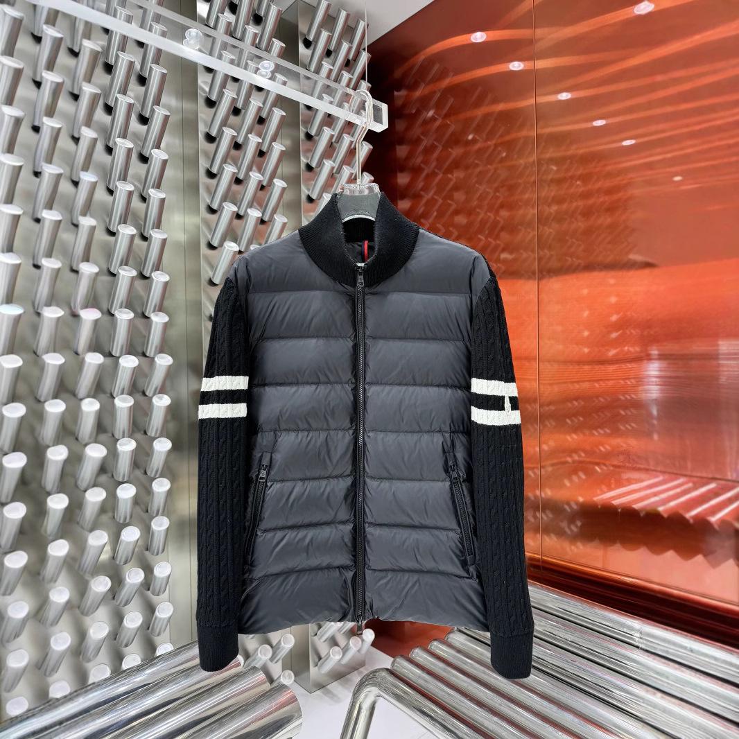 Unisex European Striped Patchwork Stand-Up Collar Down Jacket by M Brand Extra Large чорний
Unisex European Striped Patchwork Stand-Up Collar Down Jacket by M Brand Extra Large чорний