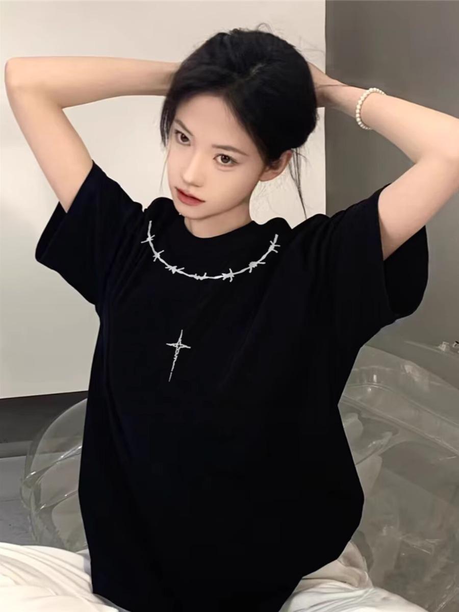 Women s Black Short Sleeve Straight Shoulder Cotton T-Shirt - Niche 2025 Trendy Design M
Women s Black Short Sleeve Straight Shoulder Cotton T-Shirt - Niche 2025 Trendy Design M