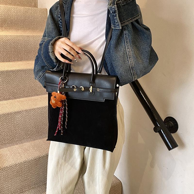 Ретро модный портфель женский 2025 новый рюкзак с леопардовым принтом большой вместимости для通勤 универсальный с чувством высокого класса студенческая сумка 29*8*39
Ретро модный портфель женский 2025 новый рюкзак с леопардовым принтом большой вместимости для通勤 универсальный с чувством высокого класса студенческая сумка 29*8*39