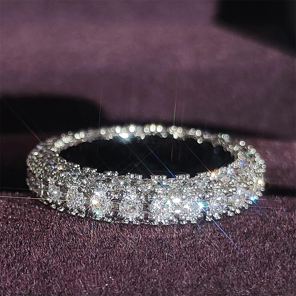 European & American Three-Row Micro-Pavé Women s Ring - Plain Band, R5517 Size 6 белый
European & American Three-Row Micro-Pavé Women s Ring - Plain Band, R5517 Size 6 белый