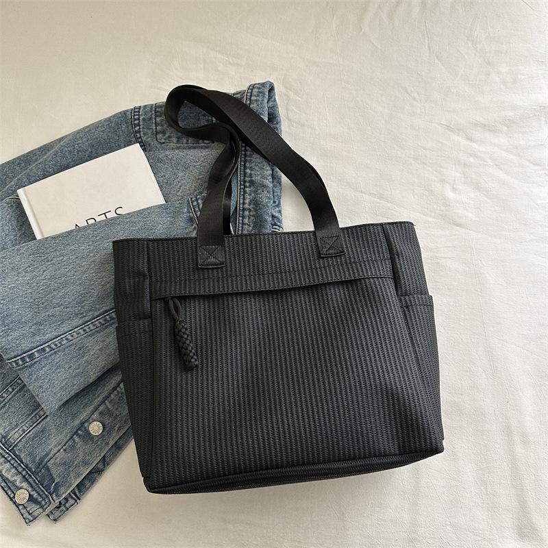 Summer new commuter large-capacity student class handbag to work shoulder underarm cloth bag premium tote bag
Summer new commuter large-capacity student class handbag to work shoulder underarm cloth bag premium tote bag