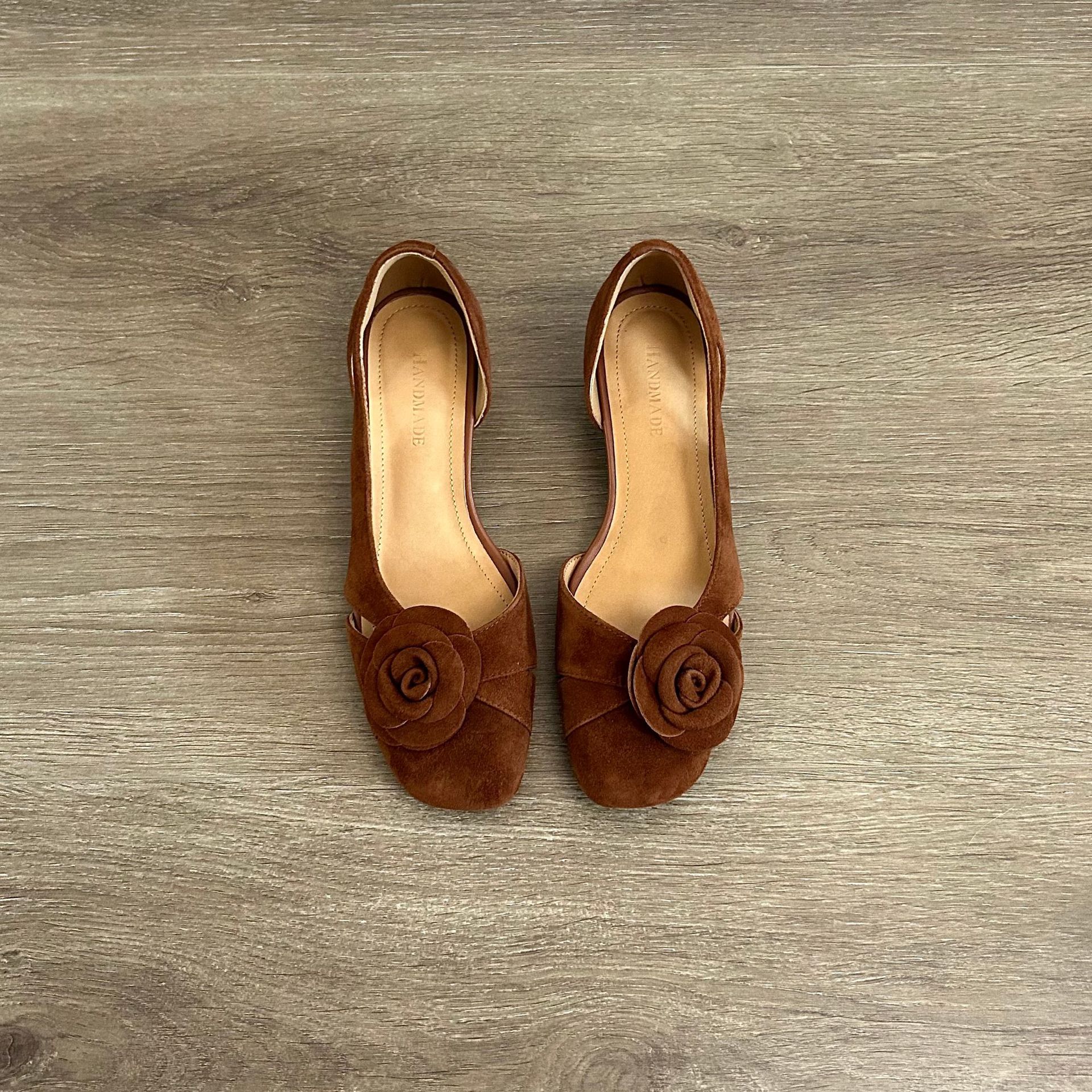 Sheepskin version~ French elegant temperament retro style square head camellia fairy style summer hollow light mouth single shoes 35
Sheepskin version~ French elegant temperament retro style square head camellia fairy style summer hollow light mouth single shoes 35