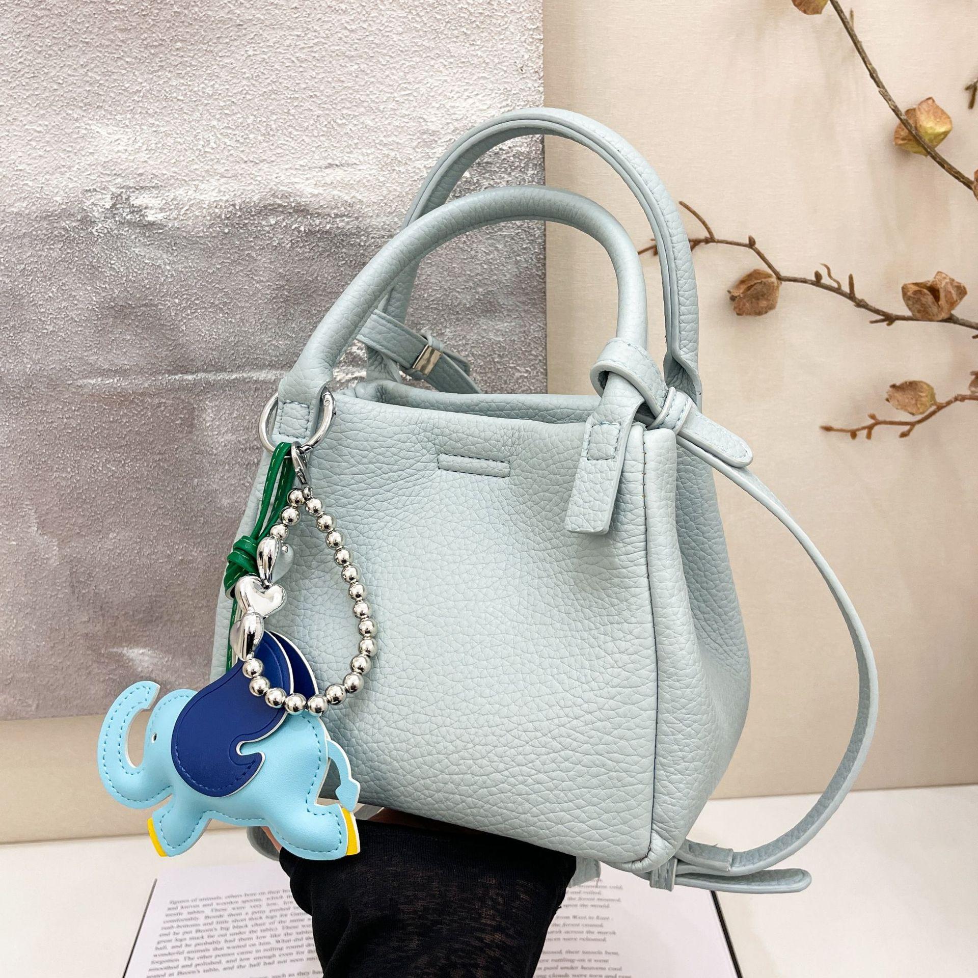 Premium Texture Simple Portable Vegetable Basket Bag Lychee Pattern Bucket Bag Versatile Women S Shoulder Messenger Women S Bag no pendant синій
Premium Texture Simple Portable Vegetable Basket Bag Lychee Pattern Bucket Bag Versatile Women S Shoulder Messenger Women S Bag no pendant синій