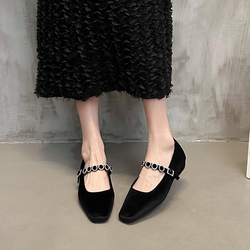 Женские туфли-лодочки с квадратным носком, новинка ранней весны, бархатная поверхность, низкий каблук, легкий вырез, толстый каблук, темпераментные туфли Мэри Джейн 39 чёрный
Женские туфли-лодочки с квадратным носком, новинка ранней весны, бархатная поверхность, низкий каблук, легкий вырез, толстый каблук, темпераментные туфли Мэри Джейн 39 чёрный