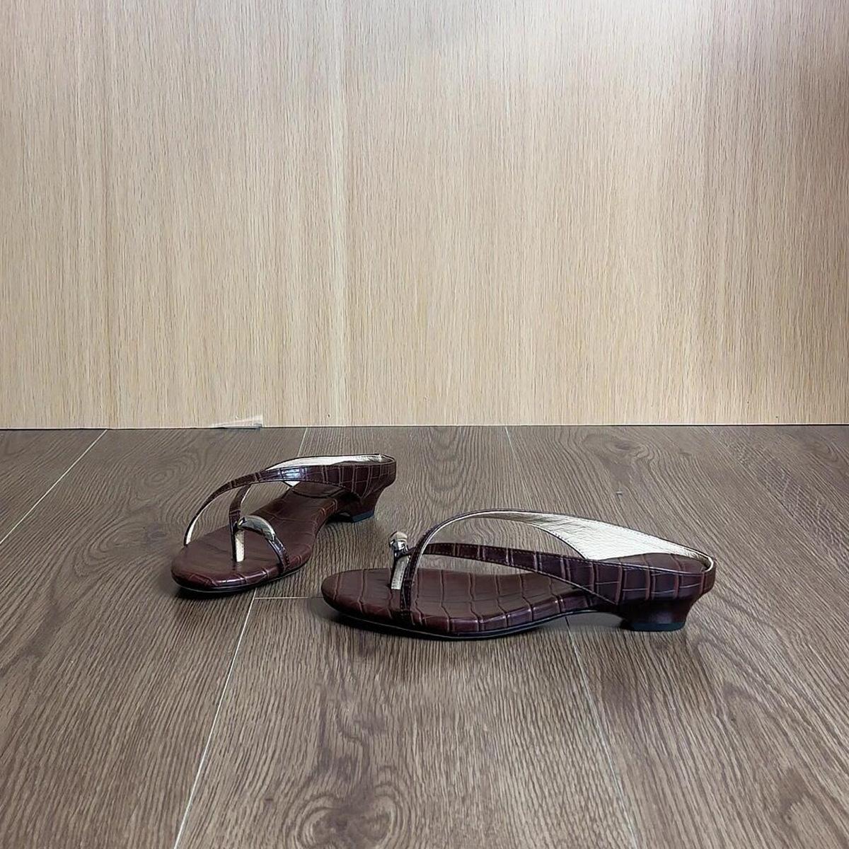 Носите шлепанцы на низком каблуке, ретро, удобные, с крокодиловым узором, повседневные, для отпуска, пляжные сандалии 40 коричневый
Носите шлепанцы на низком каблуке, ретро, удобные, с крокодиловым узором, повседневные, для отпуска, пляжные сандалии 40 коричневый