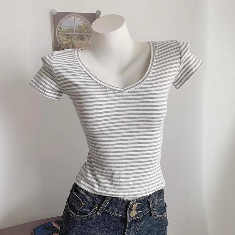 A New Striped Short-sleeved T-shirt for Women In Summer, A Retro, Slimming, Sexy and Innocent Short Top for Hot Girls S чорний
A New Striped Short-sleeved T-shirt for Women In Summer, A Retro, Slimming, Sexy and Innocent Short Top for Hot Girls S чорний