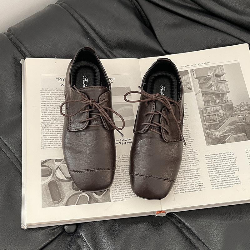 Модные универсальные ретро туфли на шнуровке с квадратным носком и тонкой плоской подошвой, маленькие кожаные туфли для женщин, лето 2025, новая коллекция, однотонные простые одинарные туфли 40 коричневый
Модные универсальные ретро туфли на шнуровке с квадратным носком и тонкой плоской подошвой, маленькие кожаные туфли для женщин, лето 2025, новая коллекция, однотонные простые одинарные туфли 40 коричневый