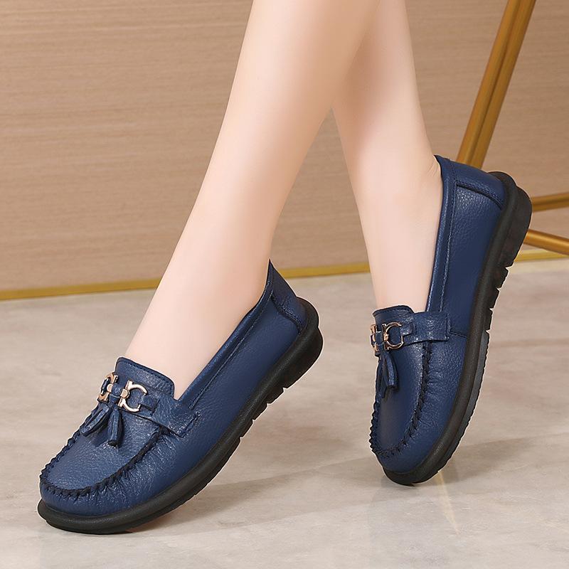 Autumn large size leather single shoes casual flat beanie shoes women s versatile soft sole comfortable mother shoes 35
Autumn large size leather single shoes casual flat beanie shoes women s versatile soft sole comfortable mother shoes 35