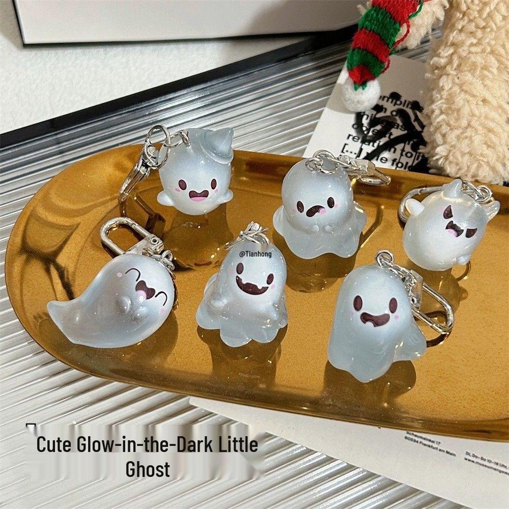 Charming Luminous Ghost Keychain - 3D Halloween Backpack Pendant Accessory Hat
Charming Luminous Ghost Keychain - 3D Halloween Backpack Pendant Accessory Hat