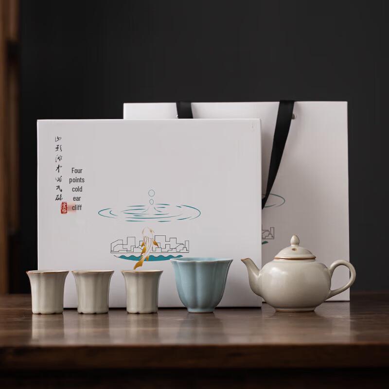 Hongyu Auspicious Crackle Glaze Ceramic Tea Set
Hongyu Auspicious Crackle Glaze Ceramic Tea Set