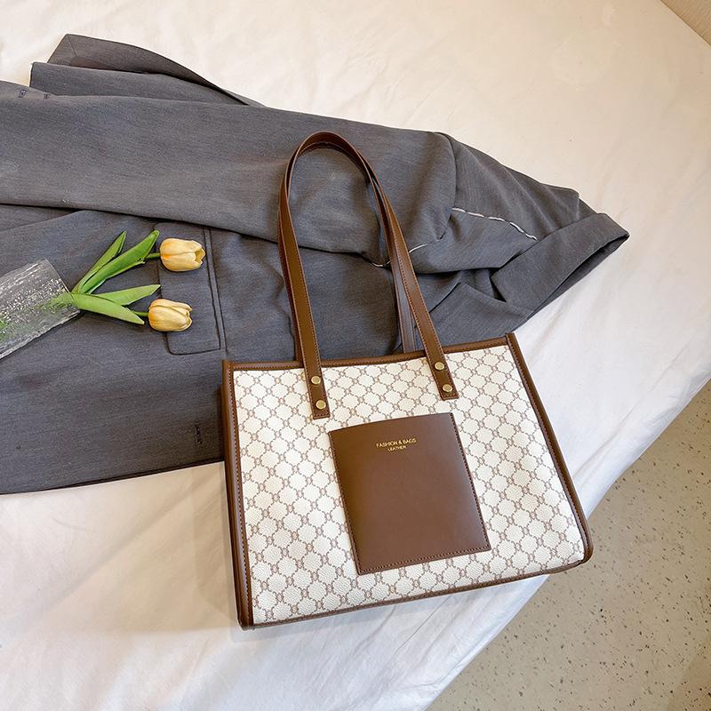 Портативная сумка для поездок на работу, сумка-тоут, большая вместимость 2025 новая модная клетчатая ретро классическая повседневная простая наплечная сумка
Портативная сумка для поездок на работу, сумка-тоут, большая вместимость 2025 новая модная клетчатая ретро классическая повседневная простая наплечная сумка