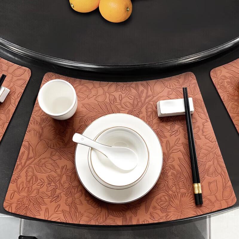 Danshizhiyuan Chinese Style Leather Fan-Shaped Placemat
Danshizhiyuan Chinese Style Leather Fan-Shaped Placemat