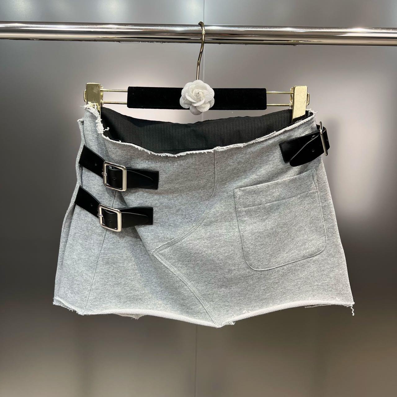 Женская юбка из искусственной кожи с украшением в виде пряжки, летняя модная повседневная тонкая с высокой талией тонкая сексуальная юбка Y2k Rave Street, элегантная женская одежда M светло-серый
Женская юбка из искусственной кожи с украшением в виде пряжки, летняя модная повседневная тонкая с высокой талией тонкая сексуальная юбка Y2k Rave Street, элегантная женская одежда M светло-серый