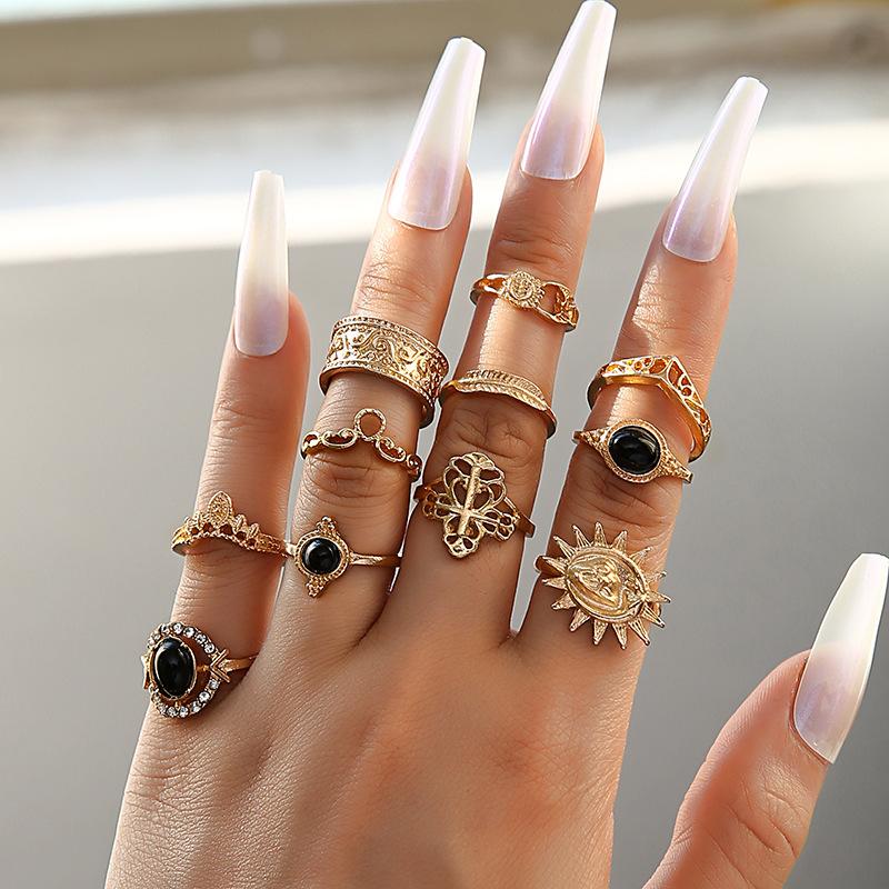 Jewelry Fashion Diamond Set Black Diamond Hollow Carving Sunflower Totem 10-Piece Ring
Jewelry Fashion Diamond Set Black Diamond Hollow Carving Sunflower Totem 10-Piece Ring