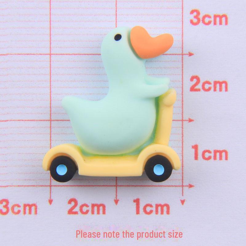 Аксессуары из смолы для маленькой желтой утки: Чехол для телефона, повязка на голову, заколка для волос, наклейка и канцелярские принадлежности
Аксессуары из смолы для маленькой желтой утки: Чехол для телефона, повязка на голову, заколка для волос, наклейка и канцелярские принадлежности