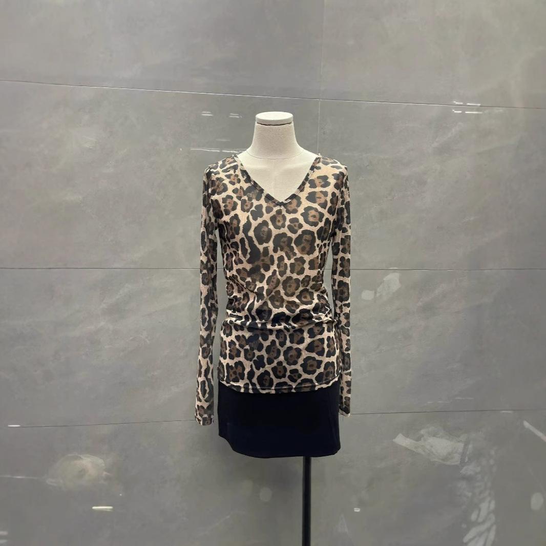 Hong Kong Influencer Style Leopard Print V-Neck Feminine Long-Sleeve Top L for ~57.5 kg
Hong Kong Influencer Style Leopard Print V-Neck Feminine Long-Sleeve Top L for ~57.5 kg