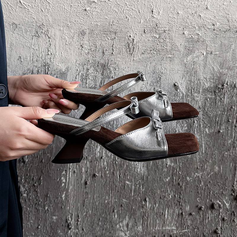 Krazing Pot Microfiber Mules Strange High Heels Butterfly-knot Decoration Summer Size 43 Size 42 Women Sandals 43 срібний
Krazing Pot Microfiber Mules Strange High Heels Butterfly-knot Decoration Summer Size 43 Size 42 Women Sandals 43 срібний