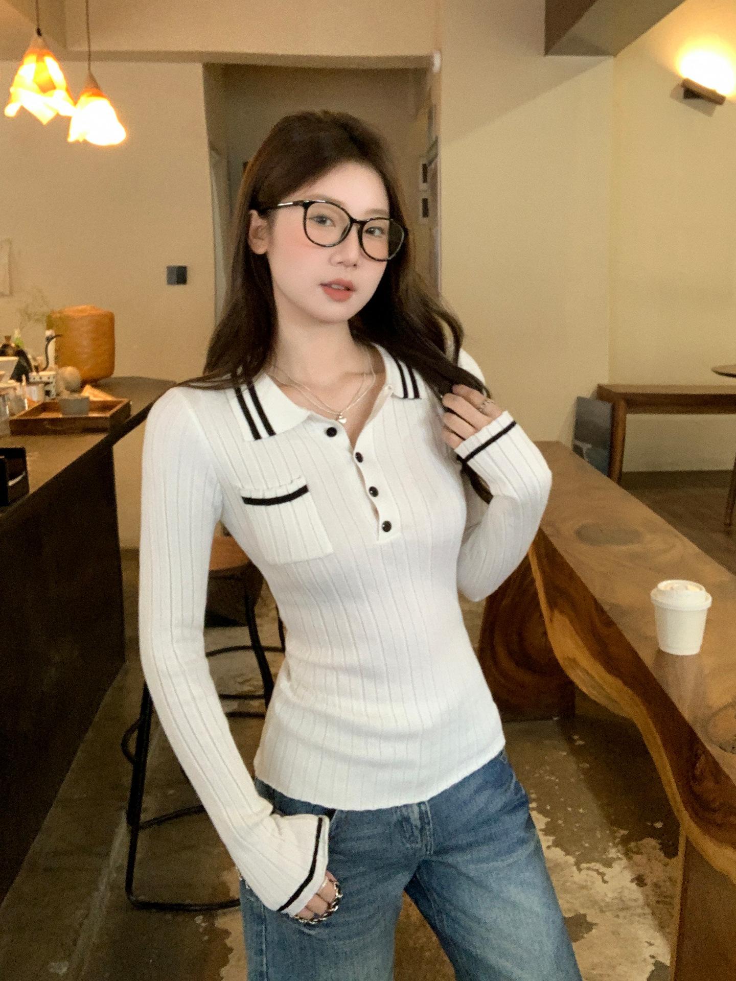 Black polo collar slim-fitting and thin inner long-sleeved top women s autumn new contrasting striped bottomed knitted sweater L білий
Black polo collar slim-fitting and thin inner long-sleeved top women s autumn new contrasting striped bottomed knitted sweater L білий