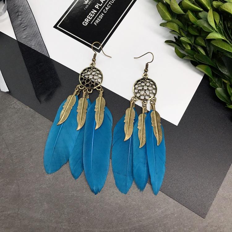 Vintage winter plush feather stud earrings temperament long fringed bohemian earrings women s vacation ear accessories
Vintage winter plush feather stud earrings temperament long fringed bohemian earrings women s vacation ear accessories