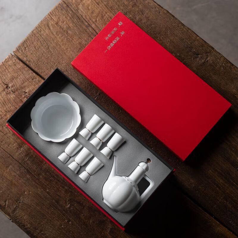 Hongyu Premium 8-Piece Chinese Style Tea Set Gift Box
Hongyu Premium 8-Piece Chinese Style Tea Set Gift Box