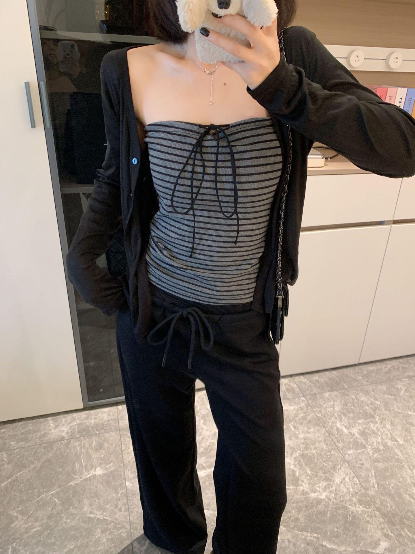 Plus Size Women s Grey Striped Bandeau Bodycon Top with Sun Protection Cardigan 4XL (85-95 kg)
Plus Size Women s Grey Striped Bandeau Bodycon Top with Sun Protection Cardigan 4XL (85-95 kg)