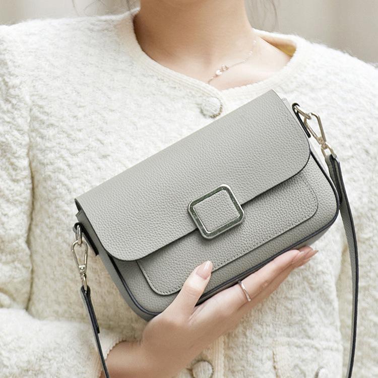High-end and Elegant Women s Single-shoulder Bag and Crossbody Bag Made of Top-grain Leather with A Lychee Texture 22*6*15cm белый
High-end and Elegant Women s Single-shoulder Bag and Crossbody Bag Made of Top-grain Leather with A Lychee Texture 22*6*15cm белый