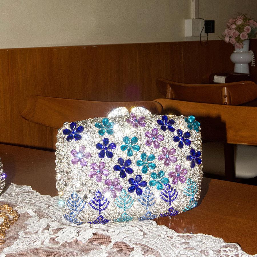 Boutique Snowflake Women Crystal Clutch Evening Purse Wedding Bridal Rhinestone Handbags Party Dinner Bag
Boutique Snowflake Women Crystal Clutch Evening Purse Wedding Bridal Rhinestone Handbags Party Dinner Bag