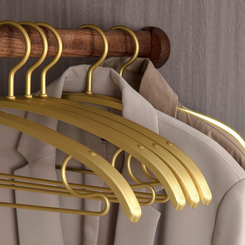 Aluminum Alloy Hanger Non-Marking Anti-Shoulder Angle Household Stainless Steel Hanger Special Light Luxury Clothes Rack Hanging Clothes Support золотий
Aluminum Alloy Hanger Non-Marking Anti-Shoulder Angle Household Stainless Steel Hanger Special Light Luxury Clothes Rack Hanging Clothes Support золотий
