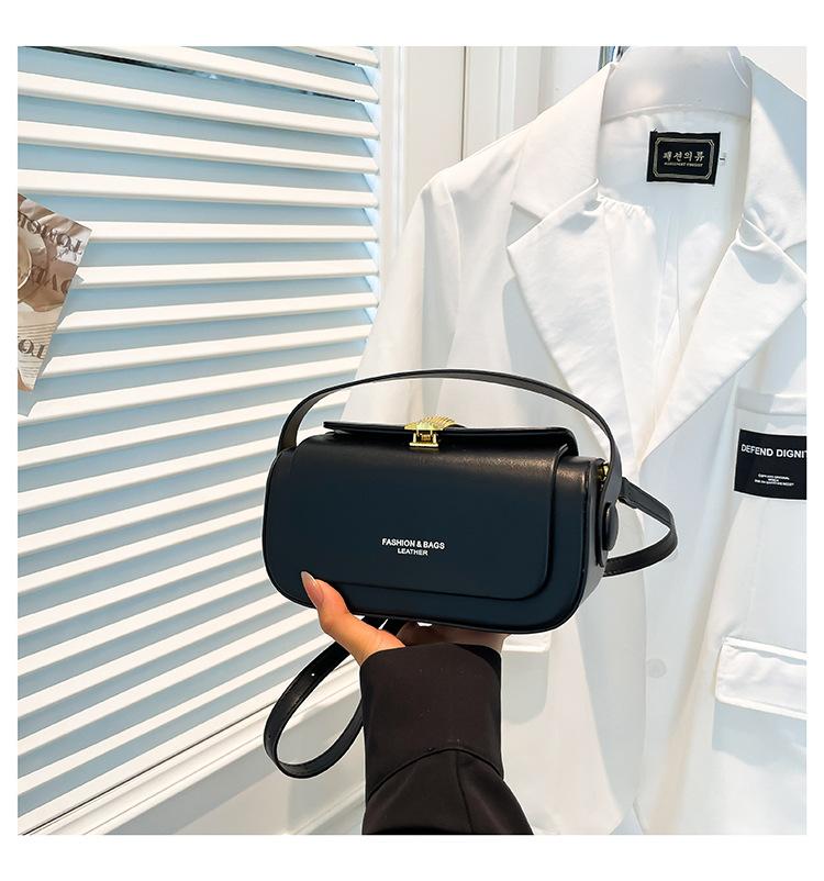 Преміальна легка розкішна ретро сумка жіноча 2025 нова нішева контрастного кольору на плече, сумка-месенджер, маленька квадратна сумка
Преміальна легка розкішна ретро сумка жіноча 2025 нова нішева контрастного кольору на плече, сумка-месенджер, маленька квадратна сумка