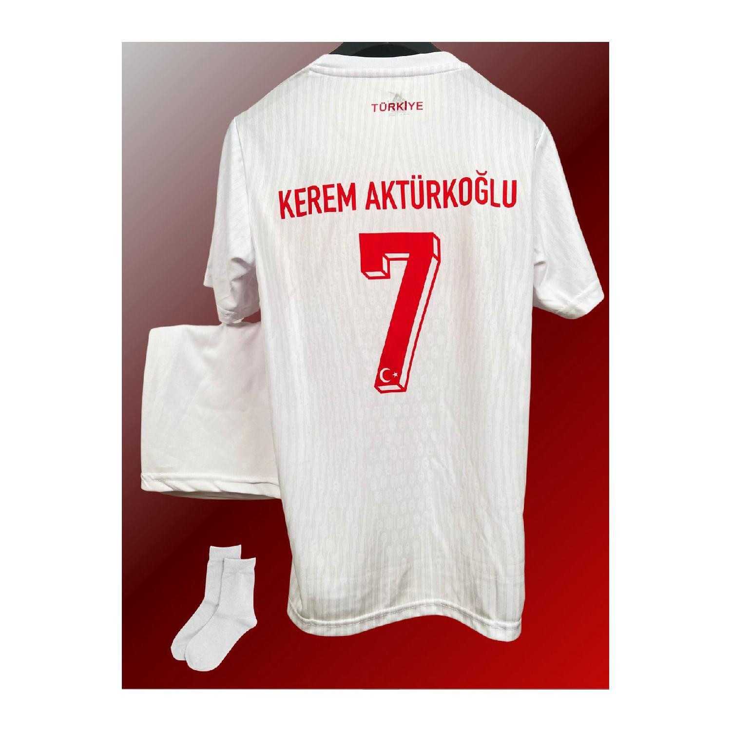 Trkiye Euro2024 Kerem Aktrkolu White Kids Jersey (jersey-shorts-socks-wristband) Set Of 4 3-4 Yaş чистый
Trkiye Euro2024 Kerem Aktrkolu White Kids Jersey (jersey-shorts-socks-wristband) Set Of 4 3-4 Yaş чистый