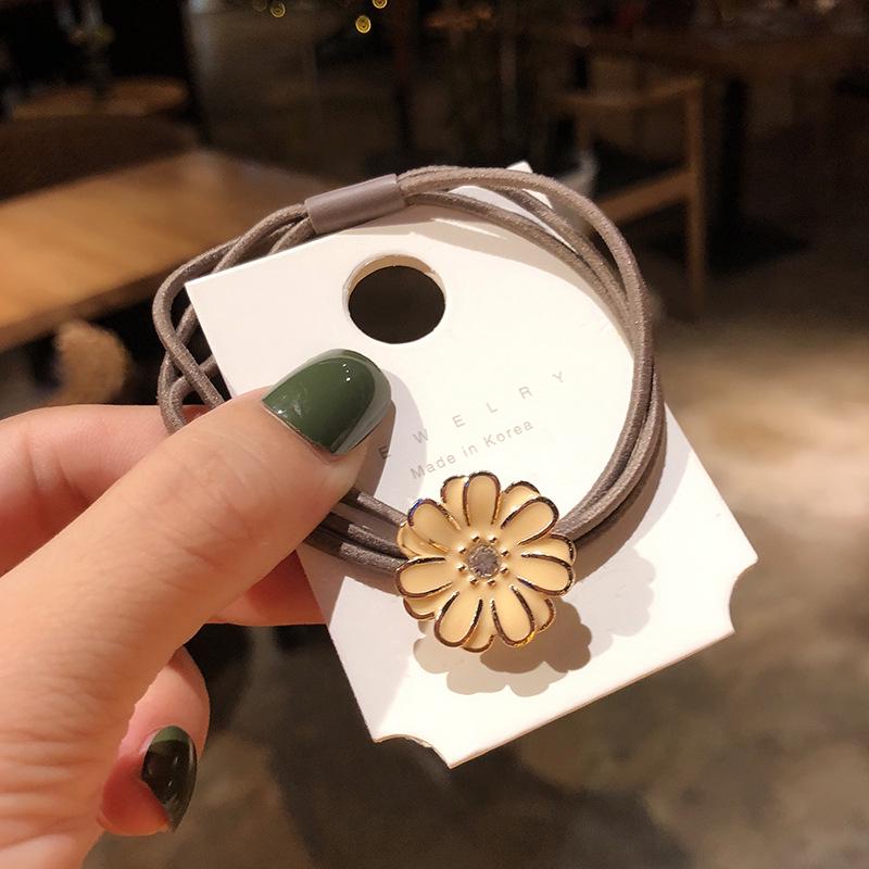 Elegant Korean Floral Bee Hair Accessories - Simple Ponytail Hair Rope Ring
Elegant Korean Floral Bee Hair Accessories - Simple Ponytail Hair Rope Ring
