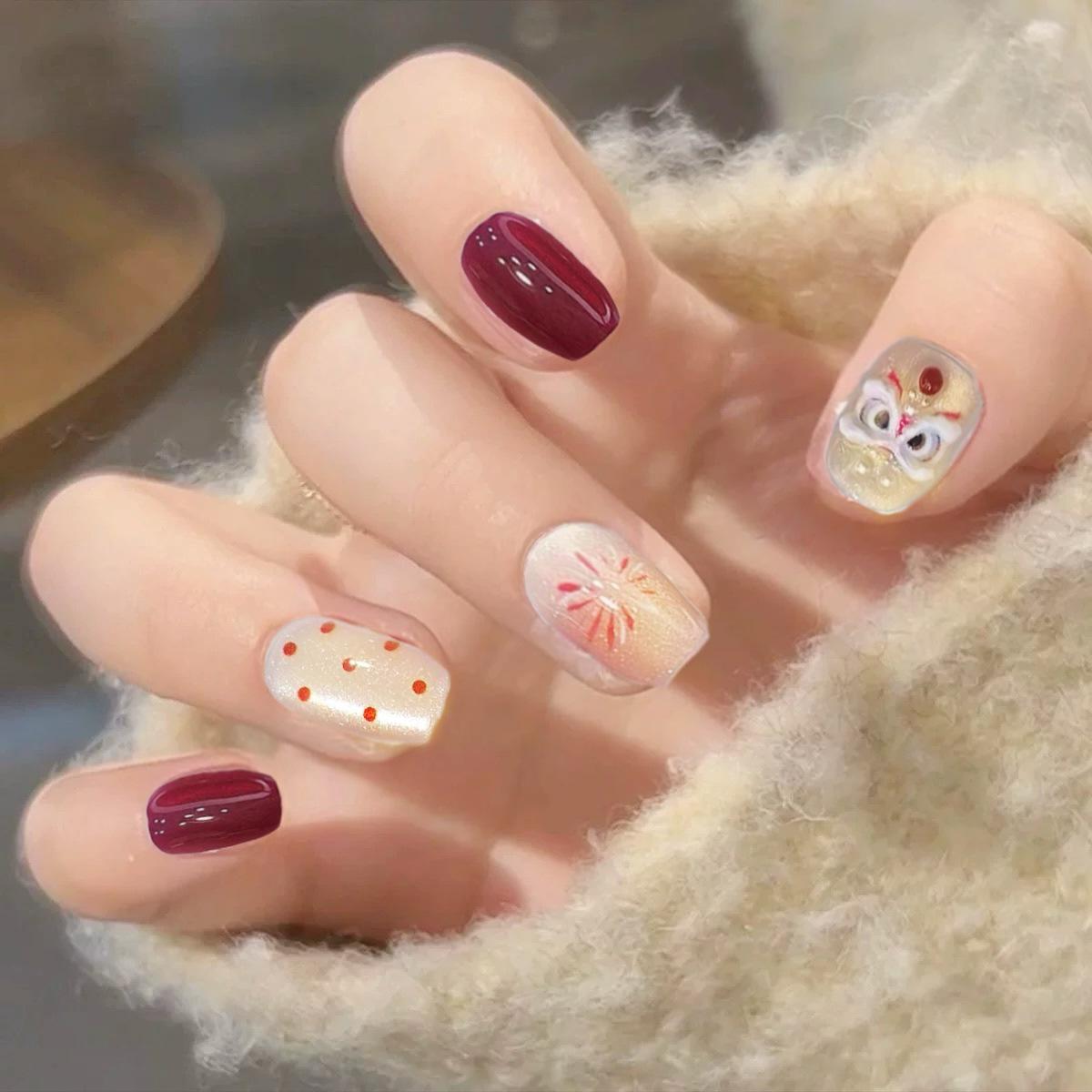 Танець лева Золотий гліттер Горошок Котяче око Нейл-арт для новорічних святкувань
Танець лева Золотий гліттер Горошок Котяче око Нейл-арт для новорічних святкувань