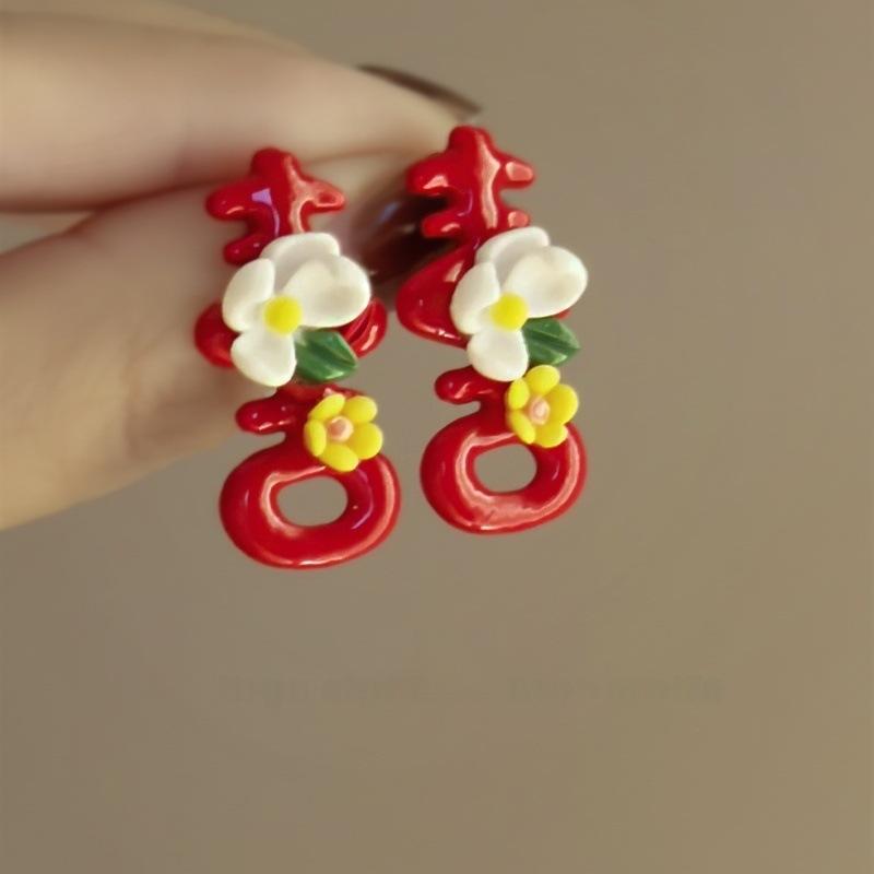 Серьги-гвоздики с цветами из смолы и веселыми персонажами, модные новые китайские серьги-гвоздики, красные праздничные серьги, женские серьги с высоким чувством стиля
Серьги-гвоздики с цветами из смолы и веселыми персонажами, модные новые китайские серьги-гвоздики, красные праздничные серьги, женские серьги с высоким чувством стиля