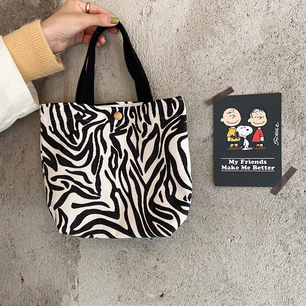 Corduroy Mini Hand Bag Small Square Portable Handbags Women Casual Shopping Storage Bags Japan Style Vintage Daisy Print Bags
Corduroy Mini Hand Bag Small Square Portable Handbags Women Casual Shopping Storage Bags Japan Style Vintage Daisy Print Bags