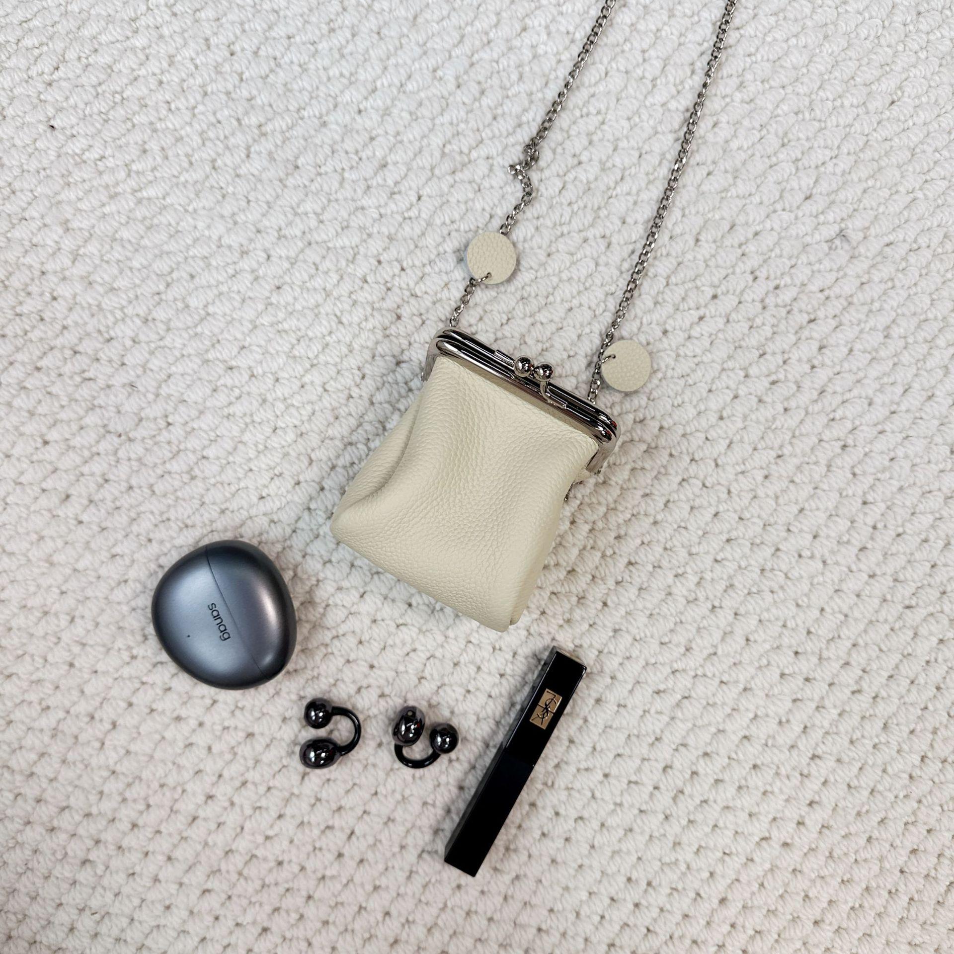 Мини-кошелек для монет из коровьей кожи Того 2025 года: Маленький, Милый, Кошелек-кроссбоди на цепочке белый
Мини-кошелек для монет из коровьей кожи Того 2025 года: Маленький, Милый, Кошелек-кроссбоди на цепочке белый