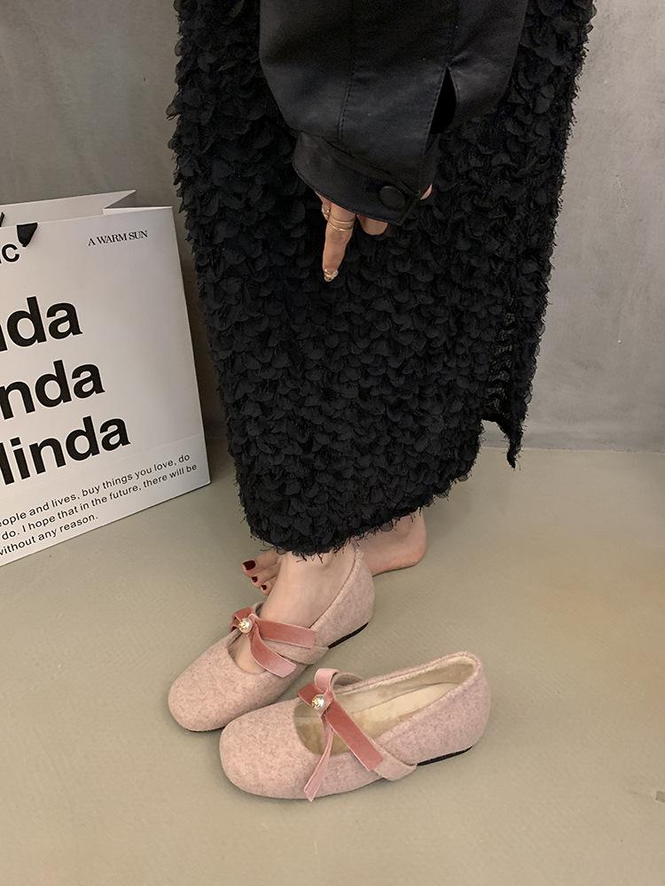 Gentle and small fragrant Mary Jane shoes, autumn and winter 2025 French temperament elegant bow fairy velvet single shoes 40
Gentle and small fragrant Mary Jane shoes, autumn and winter 2025 French temperament elegant bow fairy velvet single shoes 40