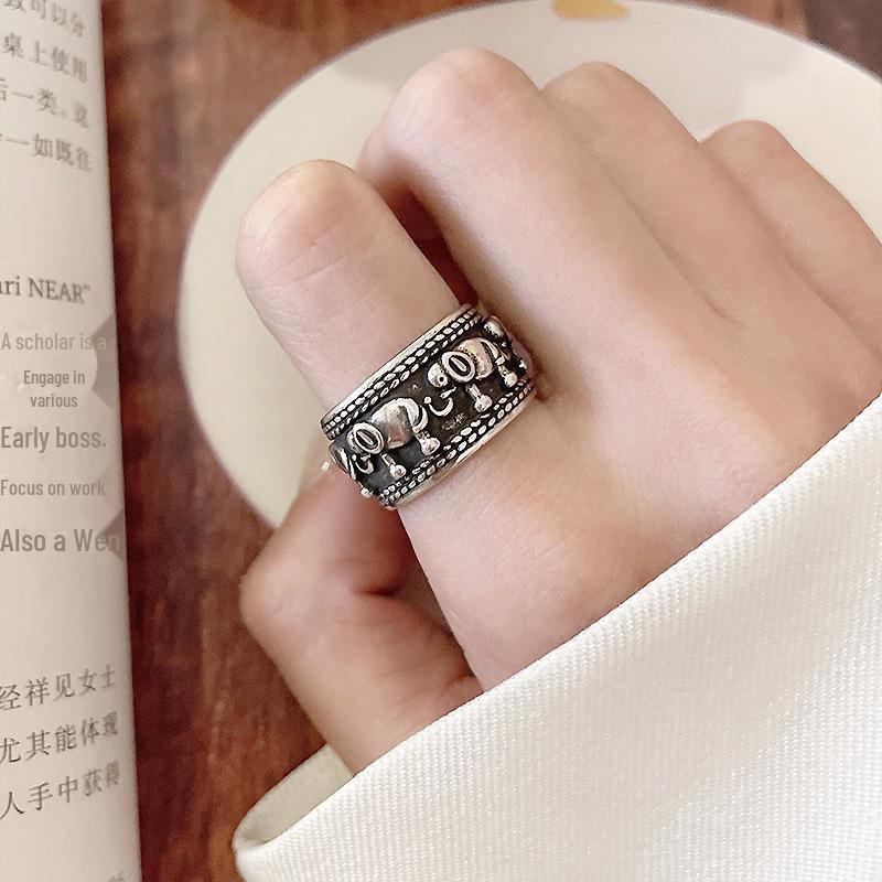 Винтажное тайское серебряное разомкнутое кольцо со слоном: Прочная, уникальная, регулируемая конструкция для женщин. Adjustable open size
Винтажное тайское серебряное разомкнутое кольцо со слоном: Прочная, уникальная, регулируемая конструкция для женщин. Adjustable open size