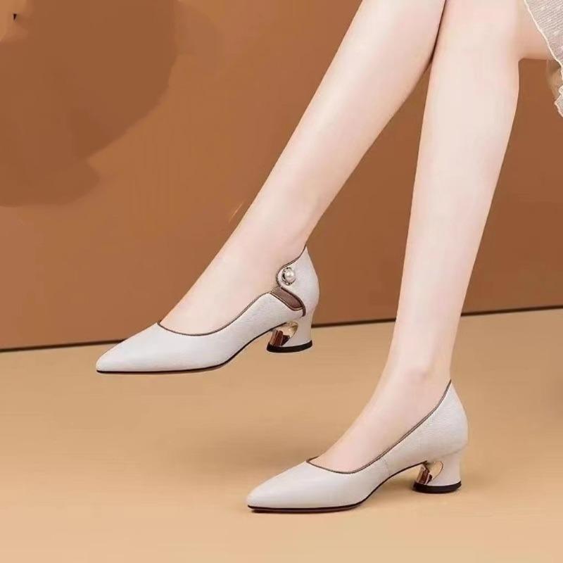 Fashion thick heel pointed head light mouth small leather shoes women s single shoes spring and autumn new versatile elegant commuter shoes 40 білий
Fashion thick heel pointed head light mouth small leather shoes women s single shoes spring and autumn new versatile elegant commuter shoes 40 білий