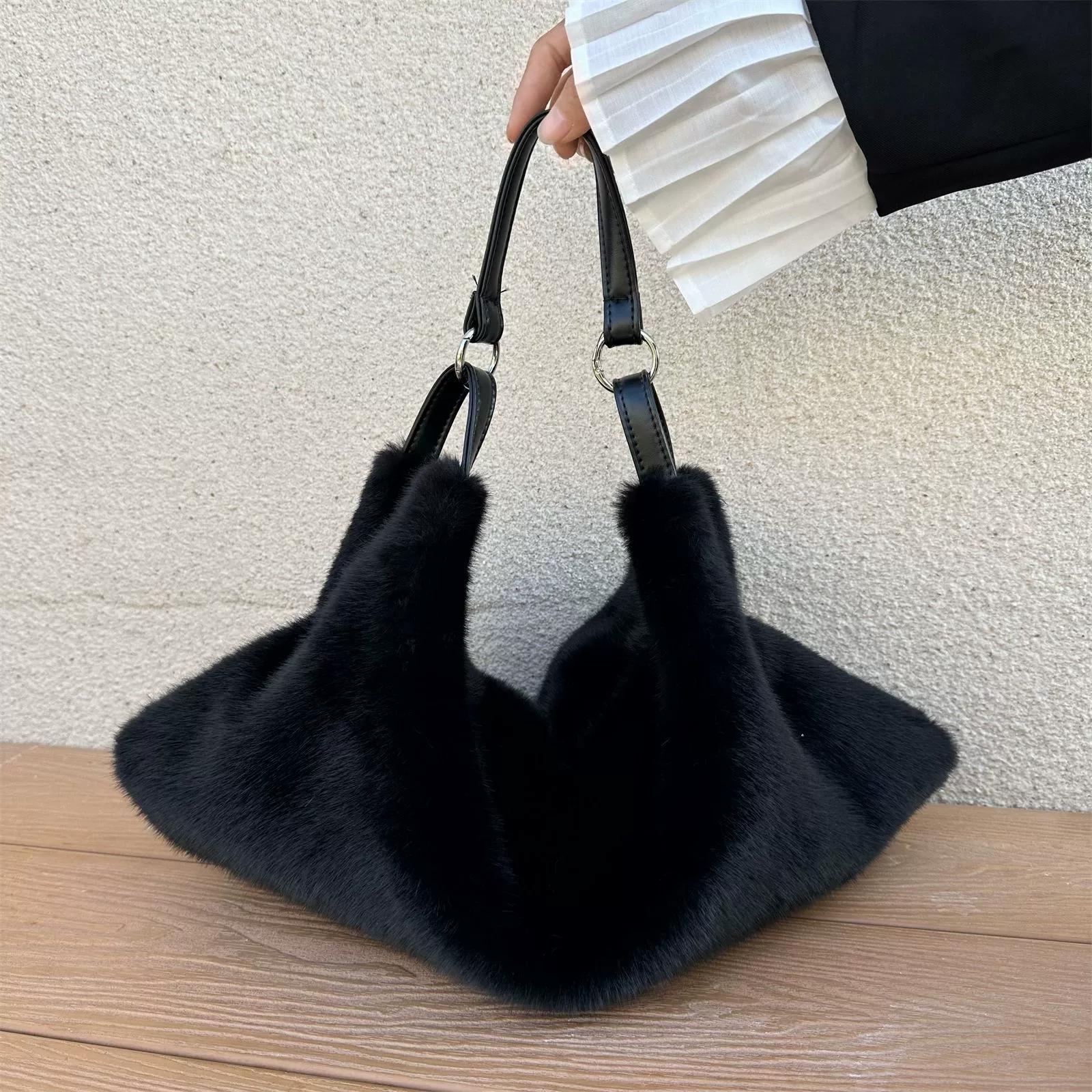 Women s Plush Crossbody Bag Single Shoulder Handbag Large Capacity Casual Autumn Winter Fur Bag Fashionable All-Match Bag
Women s Plush Crossbody Bag Single Shoulder Handbag Large Capacity Casual Autumn Winter Fur Bag Fashionable All-Match Bag