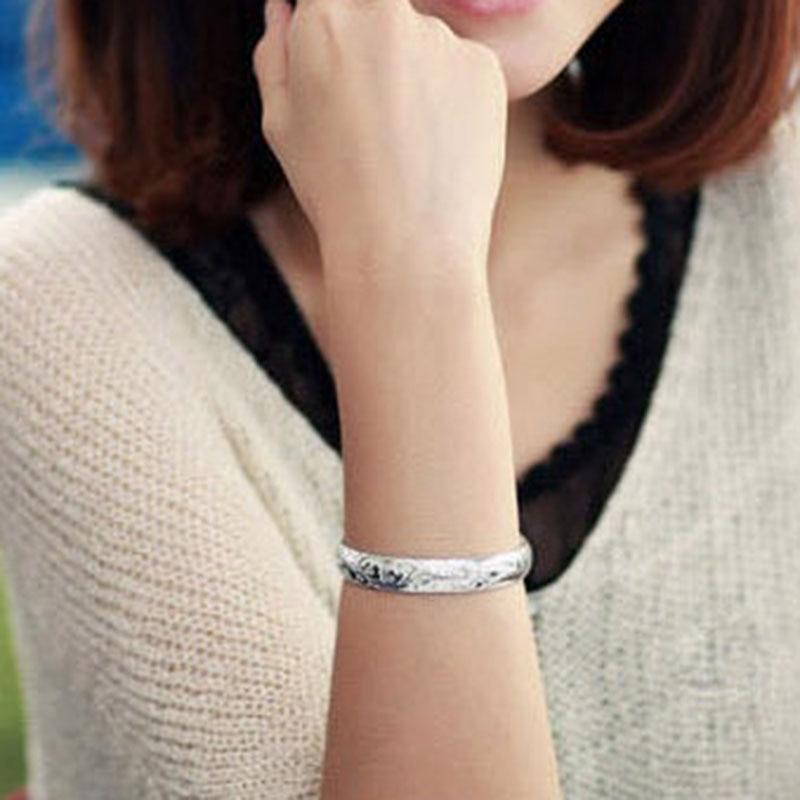 XIYANIKE предотвращают аллергию, серебряный цвет, резные браслеты и браслет для женщин, модный ручной работы, простой темпераментный свадебный браслет, изысканные ювелирные изделия, подарки
XIYANIKE предотвращают аллергию, серебряный цвет, резные браслеты и браслет для женщин, модный ручной работы, простой темпераментный свадебный браслет, изысканные ювелирные изделия, подарки