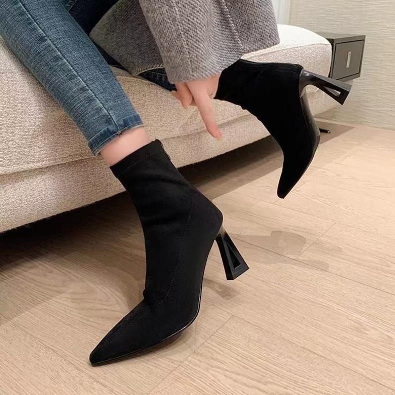 Korean Temperament Pointed Toe Hollow Out High Heel Elastic Thin Boots Gentle and Versatile Booties Women 42 чорний
Korean Temperament Pointed Toe Hollow Out High Heel Elastic Thin Boots Gentle and Versatile Booties Women 42 чорний