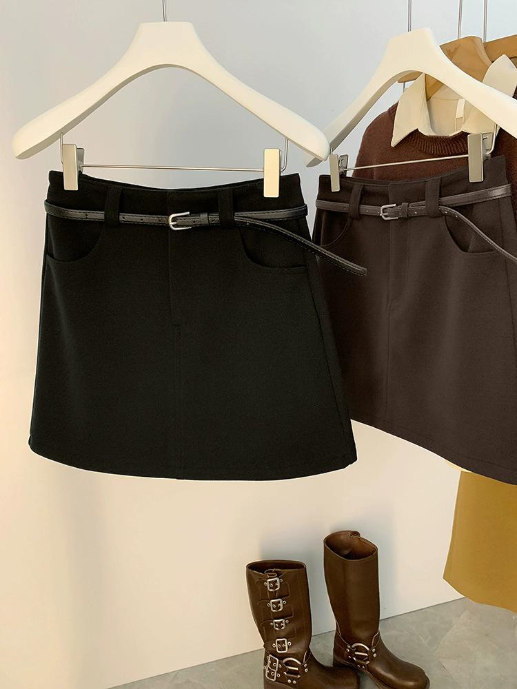 Женская короткая юбка А-силуэта из шерсти цвета хаки с высокой талией, облегающая фигуру, на осень/зиму 2024. XXL чёрный
Женская короткая юбка А-силуэта из шерсти цвета хаки с высокой талией, облегающая фигуру, на осень/зиму 2024. XXL чёрный