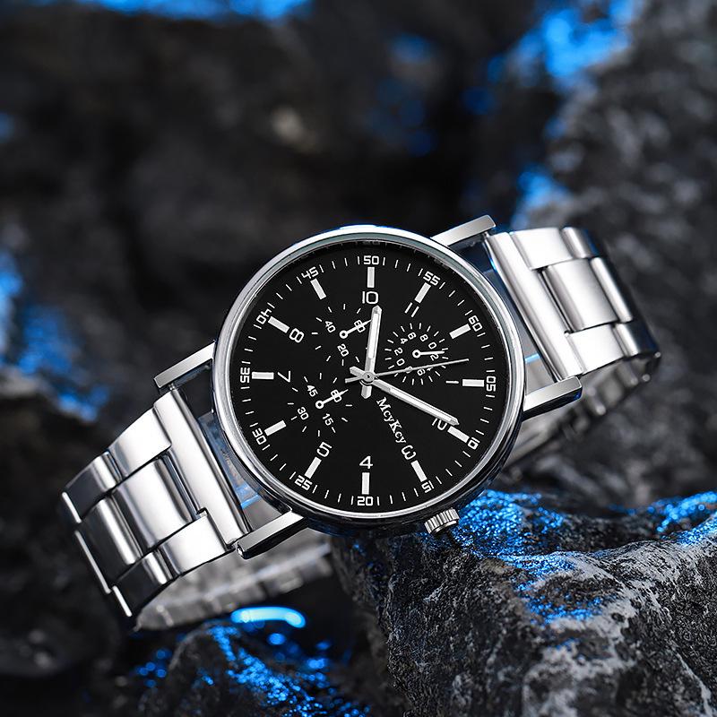 Минималистичные мужские кварцевые часы со стальным браслетом
Минималистичные мужские кварцевые часы со стальным браслетом