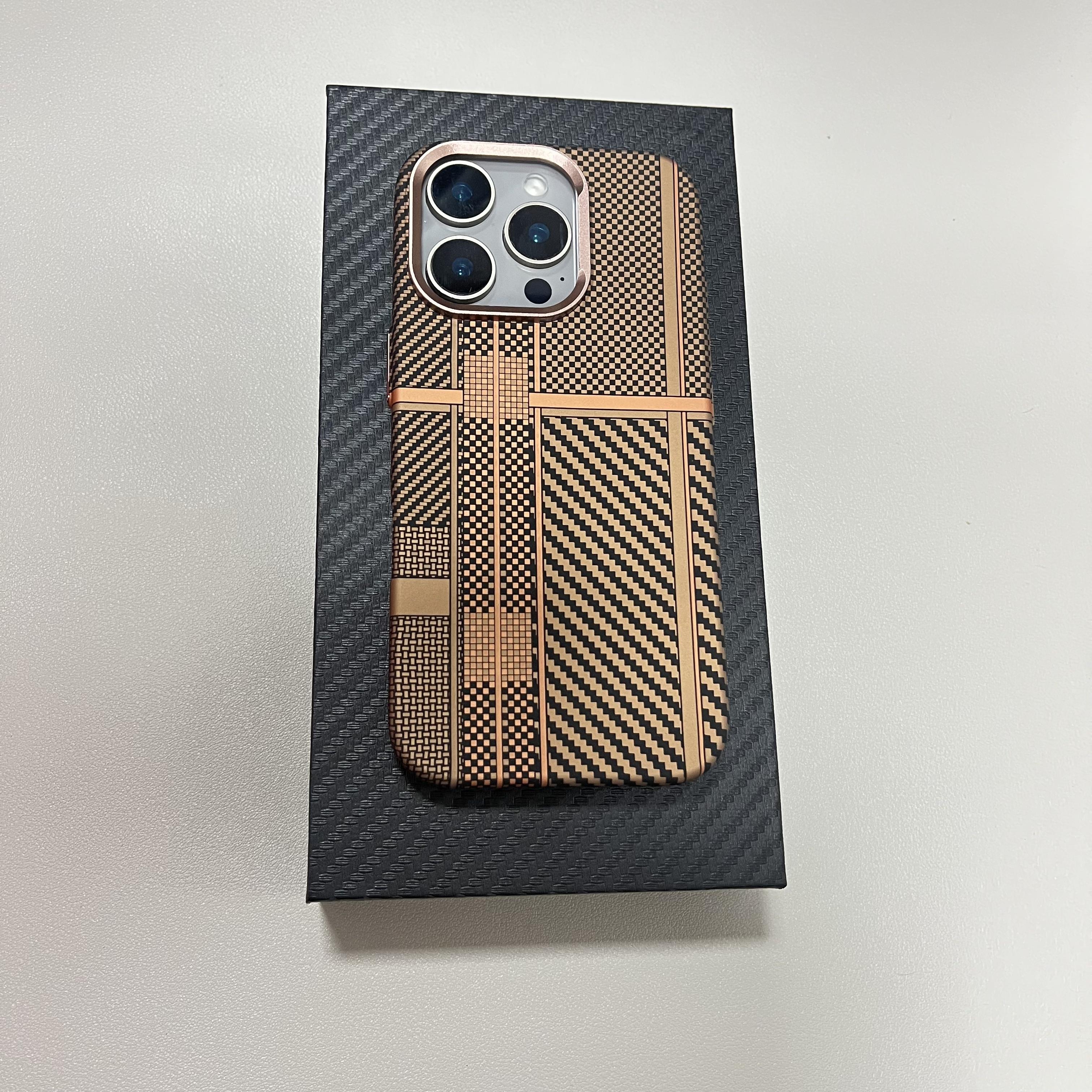 Чохол для MagSafe 16Pro з рельєфним 3D-дизайном з вуглецевого волокна для iPhone 16 15 14 13 Pro Max, підтримка бездротової зарядки, алюмінієва рамка об єктива, магнітна PC-кришка For iPhone 13 ProMax
Чохол для MagSafe 16Pro з рельєфним 3D-дизайном з вуглецевого волокна для iPhone 16 15 14 13 Pro Max, підтримка бездротової зарядки, алюмінієва рамка об єктива, магнітна PC-кришка For iPhone 13 ProMax