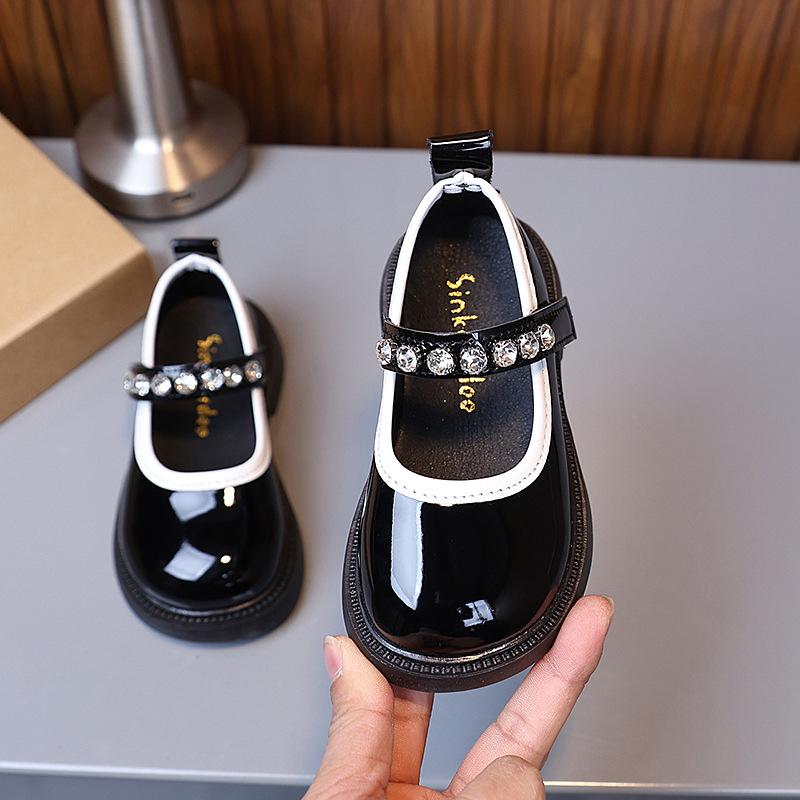 Children s black small leather shoes, spring and autumn 2025 new cute bow pearl performance single shoes, girls small leather shoes 21-25 yards whole box shot 50 pairs
Children s black small leather shoes, spring and autumn 2025 new cute bow pearl performance single shoes, girls small leather shoes 21-25 yards whole box shot 50 pairs